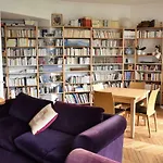 Stylish 2 Bedroom Apartment In Montmarte